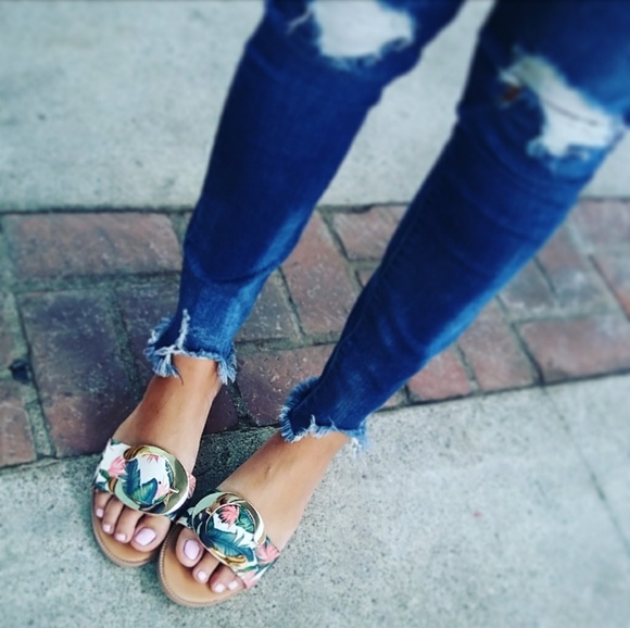 LAST CHANCE!!//The Eva// Printed summer Sandal - Picture 2 of 4